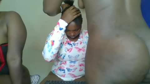 Snapshot of kinky_roey chatting on 02/27/25, 08:17 kinky_roey online show from 02/27/25, 08:17