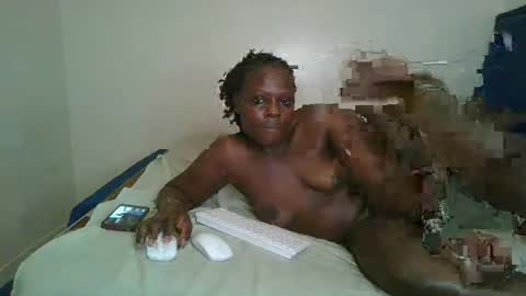 Snapshot of kinky_roey chatting on 03/11/25, 02:43 kinky_roey online show from 03/11/25, 02:43