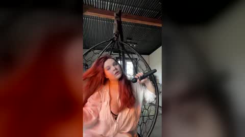 Snapshot of kinky_shark chatting on 04/24/26, 11:56 Alex online show from 04/24/26, 11:56