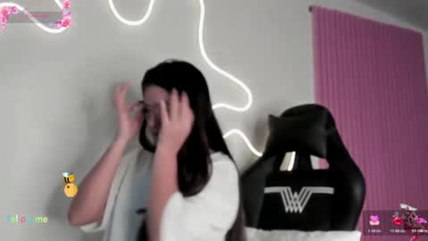 Snapshot of kinky_yeyns chatting on 02/22/26, 02:24 kinky yeyns online show from 02/22/26, 02:24