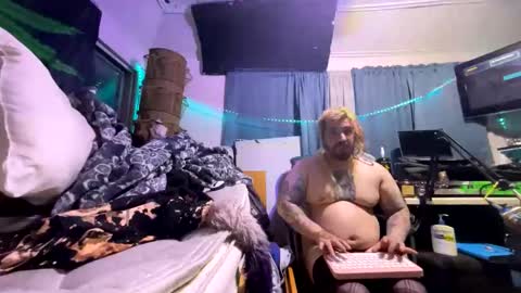 Snapshot of kinkybiguy14 chatting on 06/10/26, 02:01 Kinky Cassie online show from 06/10/26, 02:01