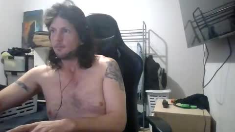 Snapshot of kinkybinerd chatting on 04/10/26, 04:12 Horny Bloomy online show from 04/10/26, 04:12