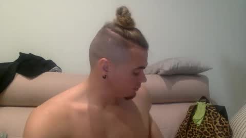 Snapshot of kinkyboy10 chatting on 02/23/25, 01:32 Master online show from 02/23/25, 01:32