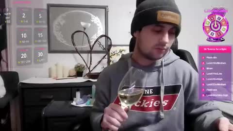 Snapshot of kinkycouple1789 chatting on 12/25/24, 04:12 Maysie and Hunter online show from 12/25/24, 04:12