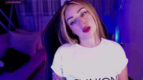 Snapshot of kinkydoll_ chatting on 02/22/26, 11:58 Sara online show from 02/22/26, 11:58