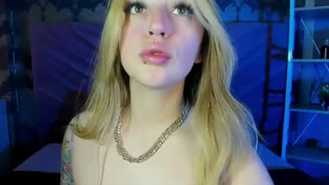 Snapshot of kinkydoll_ chatting on 07/10/26, 12:04 Sara online show from 07/10/26, 12:04