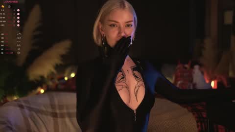 kinkylina_ online show from 12/23/24, 07:09