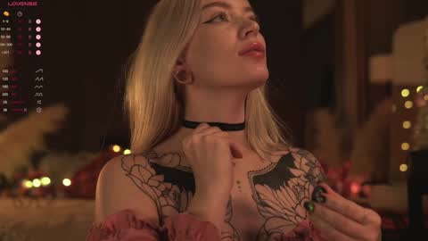 kinkylina_ online show from 12/28/24, 11:30