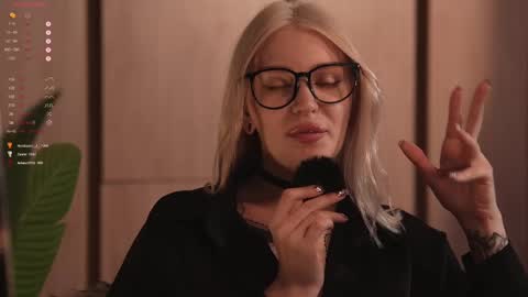 kinkylina_ online show from 02/28/25, 07:03