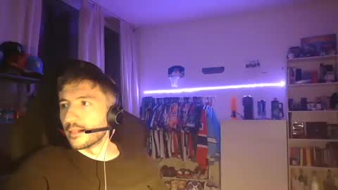 Snapshot of kinkylolo31 chatting on 04/19/26, 11:07 cachonlolo31 online show from 04/19/26, 11:07