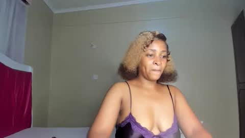 Snapshot of kinkylyla chatting on 04/12/26, 04:12 Kinky online show from 04/12/26, 04:12