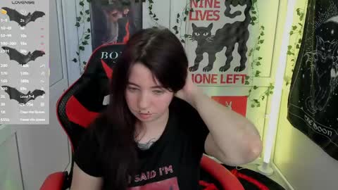 Snapshot of kinkysuka_ chatting on 05/22/26, 12:22 meow online show from 05/22/26, 12:22