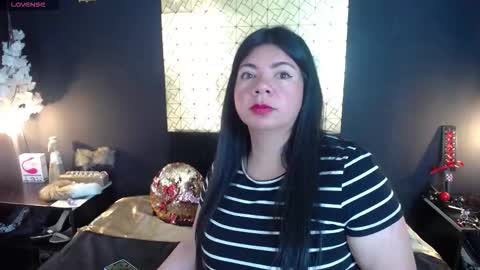 Snapshot of kinkyy_mom chatting on 03/23/26, 04:22 kinkyy_mom online show from 03/23/26, 04:22