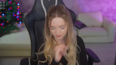 Snapshot of kira0541 chatting on 01/18/26, 01:15 Sweet girls online show from 01/18/26, 01:15