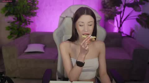 Snapshot of kira0541 chatting on 04/13/26, 08:14 Sweet girls online show from 04/13/26, 08:14