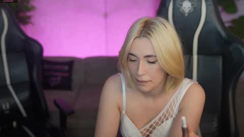 Snapshot of kira0541 chatting on 04/17/26, 02:31 Sweet girls online show from 04/17/26, 02:31