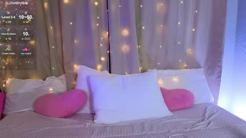 Snapshot of kira_briis chatting on 04/29/26, 05:30 Kira Briis online show from 04/29/26, 05:30