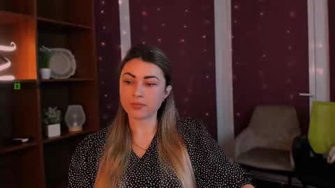 Snapshot of kira_fox_x chatting on 11/12/25, 12:27 kira fox x online show from 11/12/25, 12:27