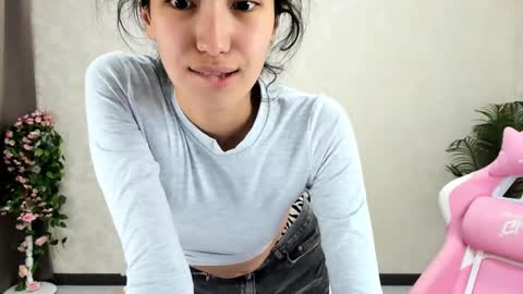 Aura online show from 11/06/25, 01:06