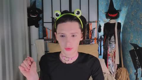 Snapshot of kira_long chatting on 11/02/25, 05:10 MADI online show from 11/02/25, 05:10