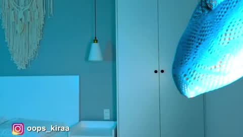 Snapshot of kira_mmr chatting on 04/26/26, 05:21 Kira and friends online show from 04/26/26, 05:21