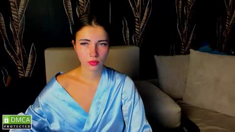 Snapshot of kira_moon_1 chatting on 10/18/25, 07:03 Kira online show from 10/18/25, 07:03