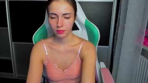 Snapshot of kira_moon_1 chatting on 01/10/26, 07:26 Kira online show from 01/10/26, 07:26