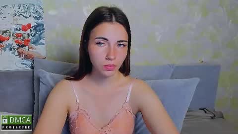 Snapshot of kira_mooon chatting on 06/17/26, 06:53 Kira online show from 06/17/26, 06:53
