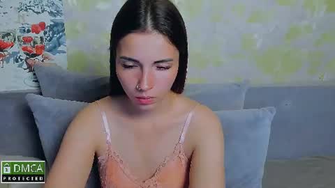 Snapshot of kira_mooon chatting on 06/20/26, 06:33 Kira online show from 06/20/26, 06:33