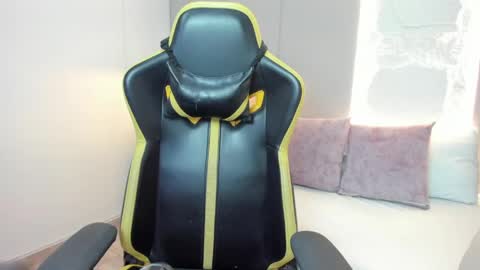 K I R A online show from 04/22/26, 11:01