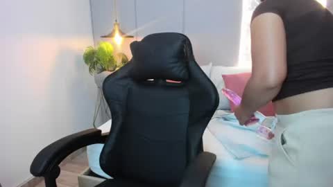 K I R A online show from 06/16/26, 12:30