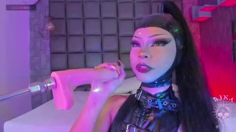 Snapshot of kira_vance chatting on 07/19/26, 04:49 Kira online show from 07/19/26, 04:49