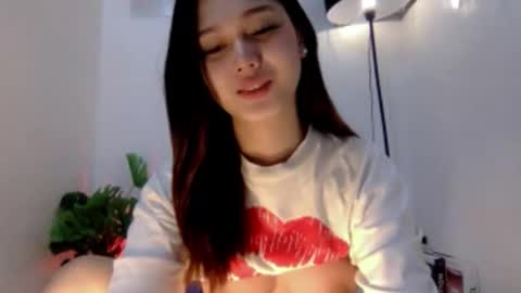 Snapshot of kira_willer chatting on 11/03/25, 12:50 KIRA online show from 11/03/25, 12:50