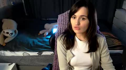 Kira  follow me  online show from 11/08/25, 10:30