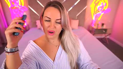 Snapshot of kiracandys chatting on 11/10/25, 11:26 Kira online show from 11/10/25, 11:26