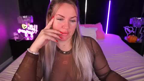 Snapshot of kiracandys chatting on 11/14/25, 12:09 Kira online show from 11/14/25, 12:09