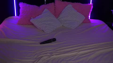 Snapshot of kiracandys chatting on 11/21/25, 10:19 Kira online show from 11/21/25, 10:19