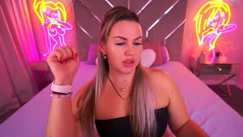 Snapshot of kiracandys chatting on 11/24/25, 09:36 Kira online show from 11/24/25, 09:36