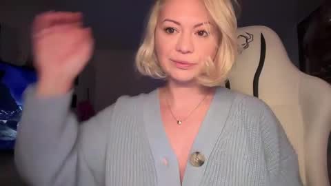 KiraDivine online show from 12/10/24, 01:00