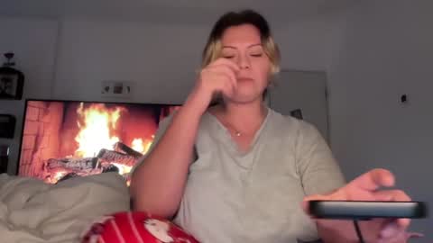 Snapshot of kiradivine chatting on 11/30/25, 02:10 KiraDivine online show from 11/30/25, 02:10