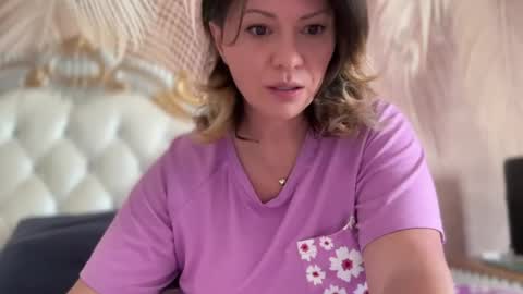 Snapshot of kiradivine chatting on 04/24/26, 12:07 KiraDivine online show from 04/24/26, 12:07
