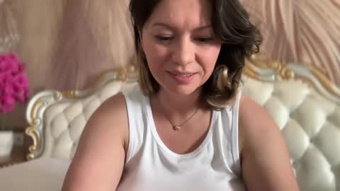 Snapshot of kiradivine chatting on 05/22/26, 01:06 KiraDivine online show from 05/22/26, 01:06