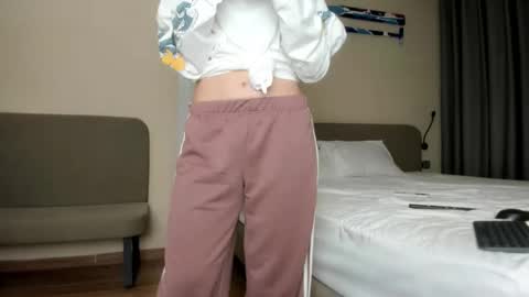 love you online show from 12/17/25, 04:24