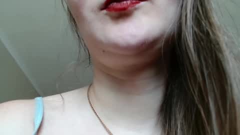 Snapshot of kiragoldens chatting on 03/26/26, 12:11 KiraGoldens online show from 03/26/26, 12:11