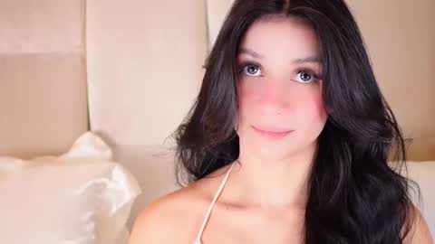 kira online show from 09/20/25, 12:22