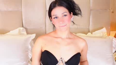 kira online show from 11/09/25, 04:11