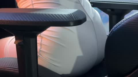 Kira    online show from 02/08/25, 09:25