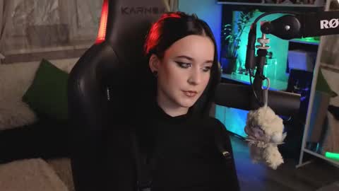 Kira    online show from 11/28/25, 04:31