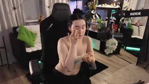 Snapshot of kiralilime chatting on 04/08/26, 07:47 Kira online show from 04/08/26, 07:47