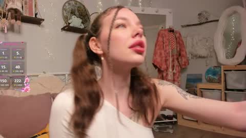 Snapshot of kiralotus chatting on 04/03/26, 05:16 little vampire online show from 04/03/26, 05:16